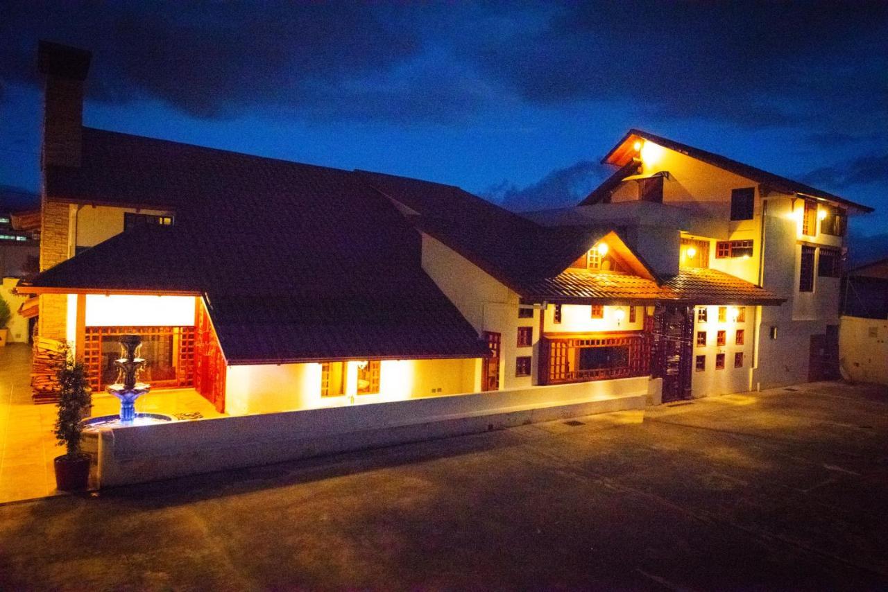 Hostal Dulce Hogar Латакунґа Екстер'єр фото